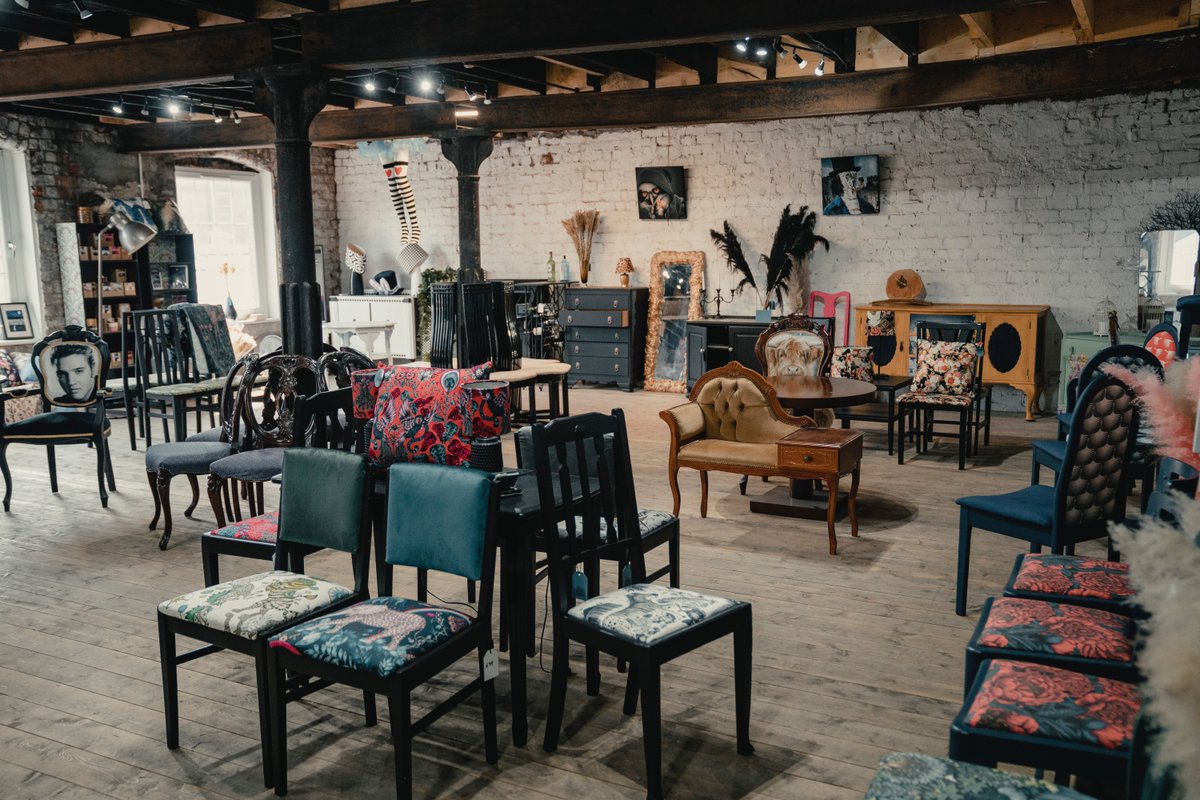 RenCouncil's tweet image. A council grant is helping a creative hub in Paisley to support shoppers, back business and save furniture from landfill.

Find out more about what’s happening at Restoration &amp;amp; Creation on Browns Lane renfrewshire.gov.uk/article/13350/…

#SpendLocal #OurRenfrewshire