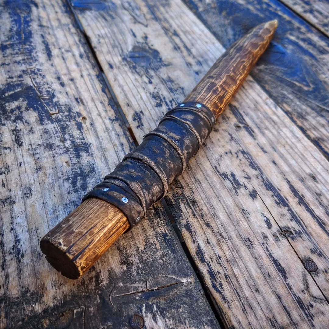 paintproquo's tweet photo. "With a ring around the rosary
And a pocket full of crosses
Ashes to ashes
They'll all fall down..."

Vampire wooden stake made by me!! 
🪵💀🧛🏻🏰

#vampire #vampires #vampirediaries #vampireknight #vampirelife #vampirebat #vampireboy #supernatural https://t.co/gBbZdjaEu2