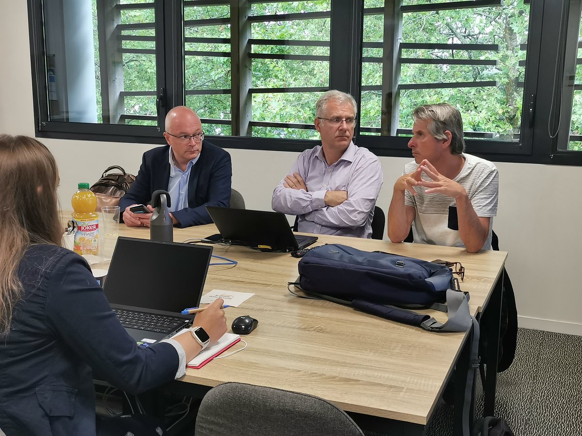 CVAgroup's tweet photo. L’équipe projet #H2NA réunie la semaine dernière dans nos locaux pour clôturer les phases 1 et 2 du projet visant l’évaluation et le classement des #opportunités #H2 naturel à l’échelle régionale @NvelleAquitaine.

Avec @458Energy @ENGIEgroup @Storengy @universite_uppa @BRGM_fr https://t.co/UXLa00ZtpQ