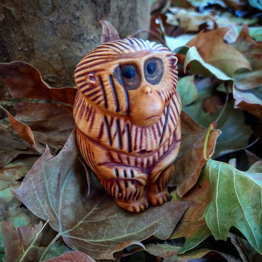paintproquo's tweet photo. "If you must blink, do it now."

Monkey charm from Kubo and the Two Strings!!
🐒🪵👺👹🎋
@LAIKAStudios

3D printed with wood filament!

#laikastudios #laika #kubo #kuboandthetwostrings #kuboandthe2strings #kuboandthetwostringscosplay #prop #3dprinting #prop https://t.co/Z7pVFUYTFQ