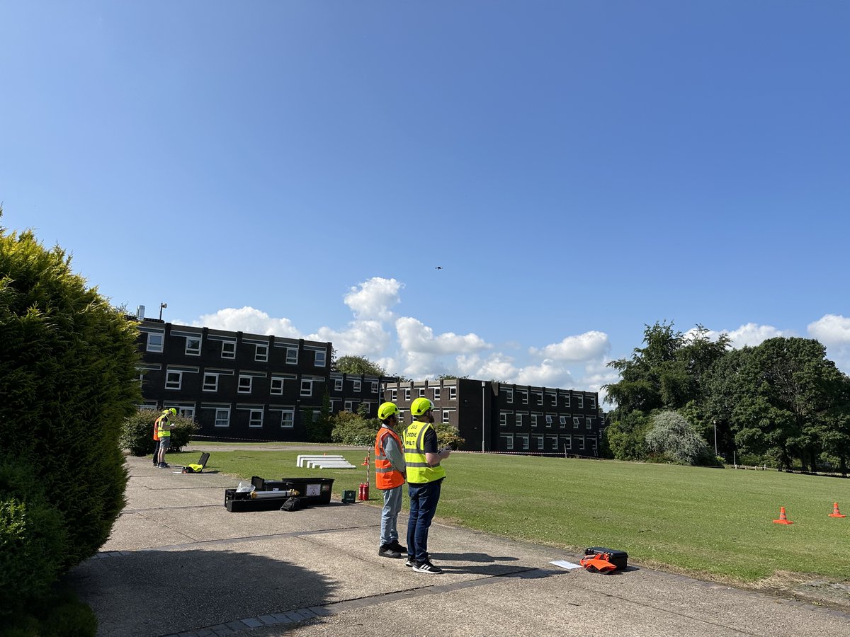 VEC_VE's tweet image. Our teams have been busy the past few weeks, learning how to fly #drones for capturing unique imagery and bespoke explorations... Perfect weather for it too!
#autonomoussystems #flyinglessons