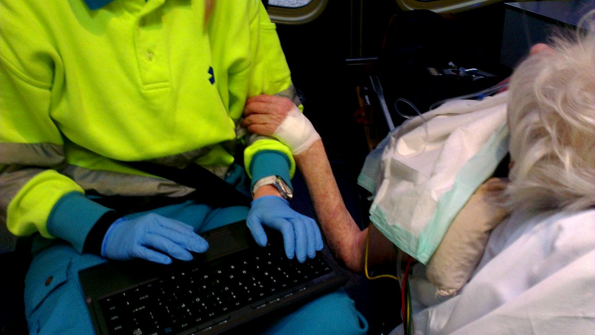 Welk beeld hebben Nederlanders van ambulancezorg? Wat weten ze van ambulancezorg en hebben ze er vertrouwen in? Onderzoek wijst uit dat het imago van ambulancezorg onverminderd goed is. Daar zijn we trots op! Uitkomsten van het onderzoek zijn te lezen op:
ravbrabantmwn.nl/imago-onderzoe…