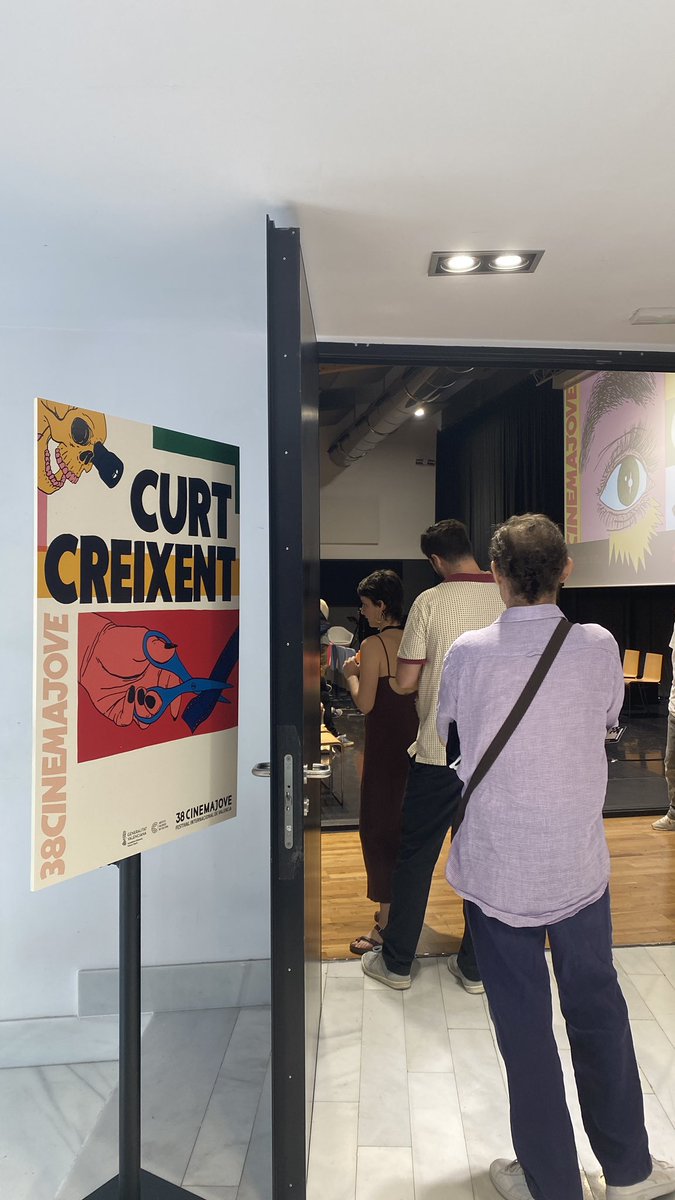 CurtCreixent's tweet photo. Comencem la 9ª edició de Curt Creixent! @cinemajove https://t.co/JwWZO64j4Y