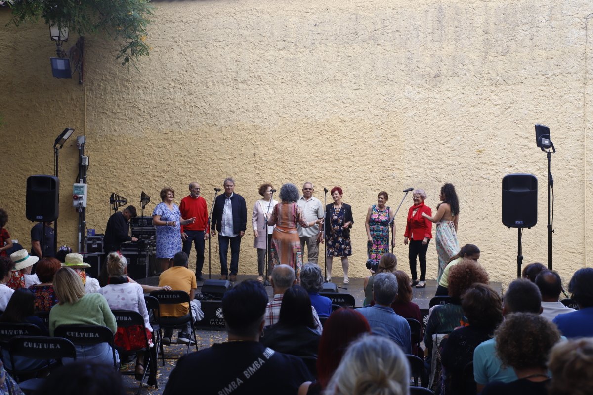 ParticipaLa's tweet photo. 🎤🎼 Ayer disfrutamos del FESTIVAL TALLERES DE CANTO E INTERPRETACIÓN LA LAGUNA, en la Plaza Hermano Ramón.
👉 En este evento celebramos el fin de curso de las clases que la gran VIRGINIA GUANTANAMERA ha impartido en algunos #CentrosCiudadanos del municipio. https://t.co/aPqGzxo3bV