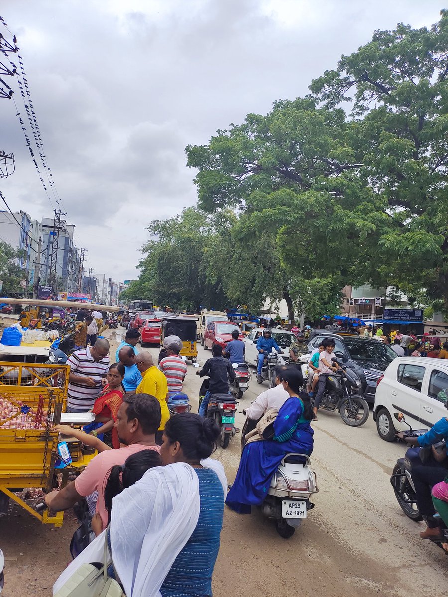 spamireddy's tweet photo. @ManikondaMc  is there any update on this request/complaint made by Narsingi Police station on the Sunday market. Please check how the traffic got blocked yesterday morning https://t.co/p9xDCRg0jM