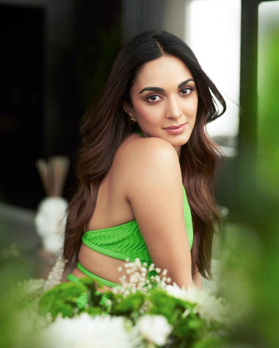 telugufilmnagar's tweet photo. #KiaraAdvani looks so refreshing and exuberant in Green!! 💚🍃

@advani_kiara #GameChanger #TeluguFilmNagar https://t.co/KmapHOpxDC