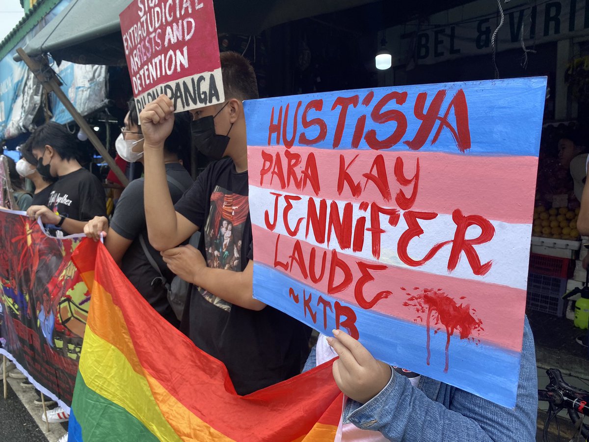 PS_Pampanga's tweet photo. Tinangka mang harangin at i-harass ng Angeles City Police Station 1 ang protesta ay walang takot na iginiit ng mga progresibong grupo at indibidwal ang pandemokratikong karapatan!
#CLPride2023
#SOGIESCEqualityNow
#FightBackCL
#Pride2023 https://t.co/bshKxtjnV1