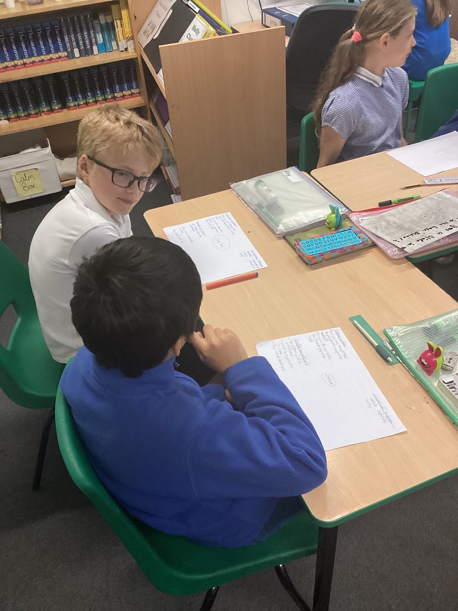 glenfromep's tweet photo. #HollyClass have been looking at persuasive features! We planned and perform elevator pitches using hyperbole, rhetorical questions, flattery and sensational language! #year5 #english #writing https://t.co/sGPWCfMKDV