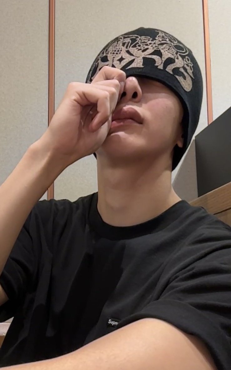 bubble_monstax's tweet image. [230626] Hyungwon Bubble Chat #형원

🐢: [Live]

Pls not the wonho meme 😭