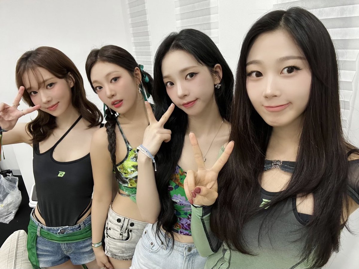 aespa_official's tweet photo. Thank you WATERBOMB 2023 💦💣💥

#aespa #æspa #에스파 
#WATERBOMB #워터밤 https://t.co/dL0WL8k58P