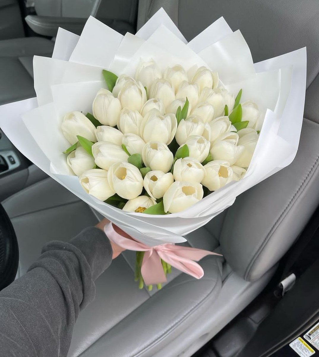 vancyyflorist's tweet photo. Bunga Buket Tulip, bunga Tulip Putih import https://t.co/31zEEX891w