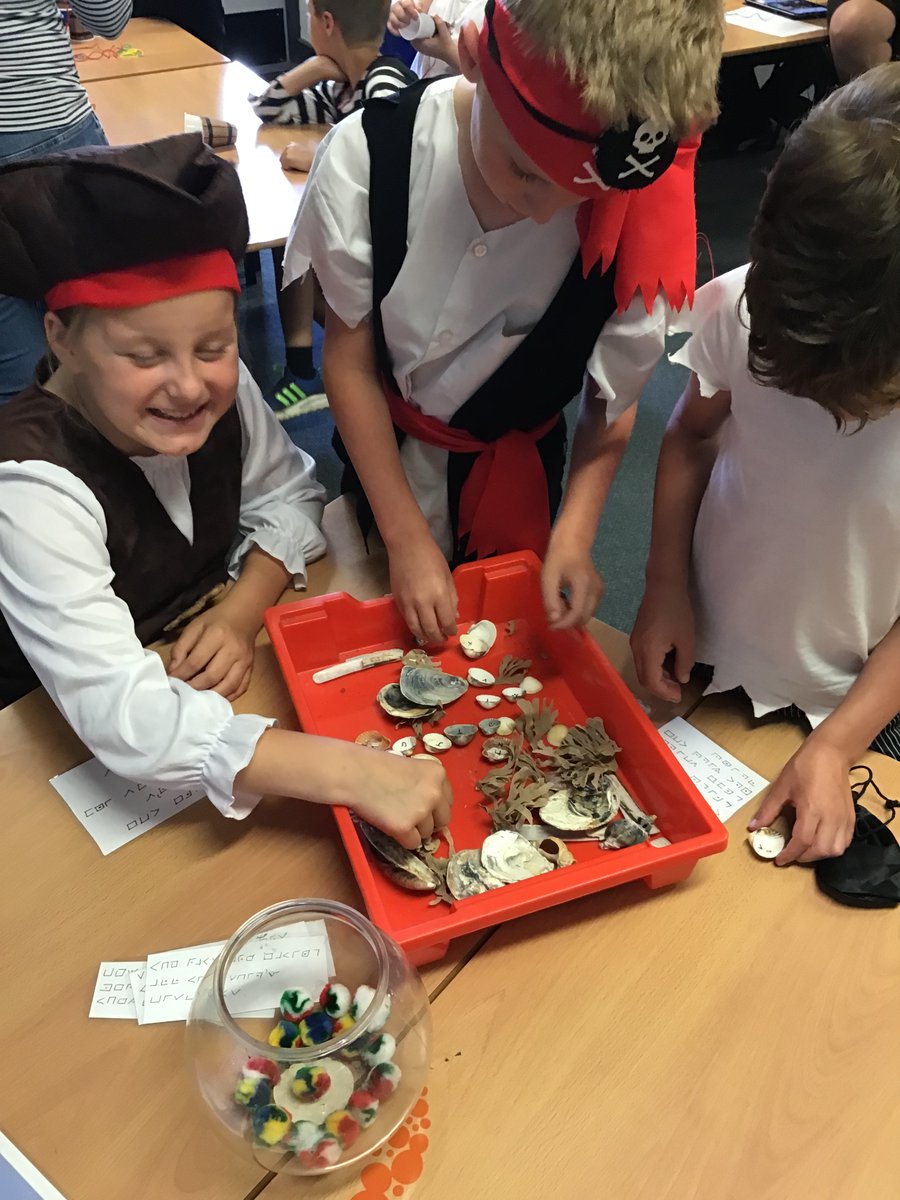 Lots of teamwork happening in KS2 this morning 🦜🏴‍☠️💣