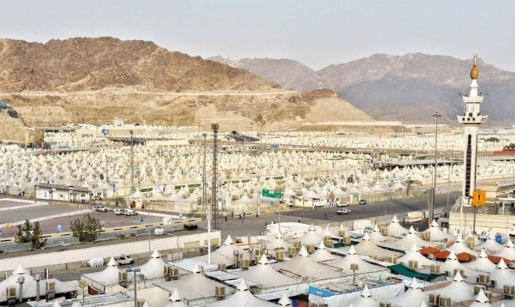 ALOMAIR_14's tweet photo. #بسلام_آمنين
#ب7_لغات_مرشدي_الأحساء_يترجمون_للحج
#Hajj2023 
#Meca
#الحج1444 
@HajMinistry 
@Saudi_MT 
Desafiando las altas temperaturas en Meca por los peregrinos comenzarán su camino hacia mina a unos 8 kilómetros de la Meca antes de reunirse en el monte Arafat. https://t.co/pcIlT1hnfH