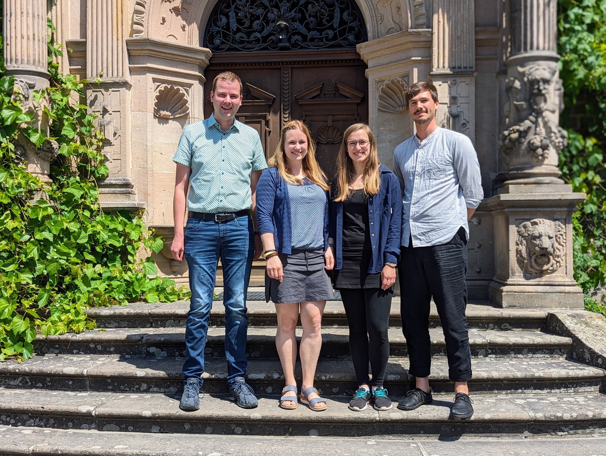 DGPs_AP's tweet photo. The winners of this year's dissertation prize are Frederik Aust @FrederikAust (1. prize), Matthias Sperl @MFJSperl (2. prize), and Anna Schröger @SchroegerA  and Laura Sperl (split 3. prize)! Congratulations! 🥳🥳🥳 https://t.co/aNlD1fhMei