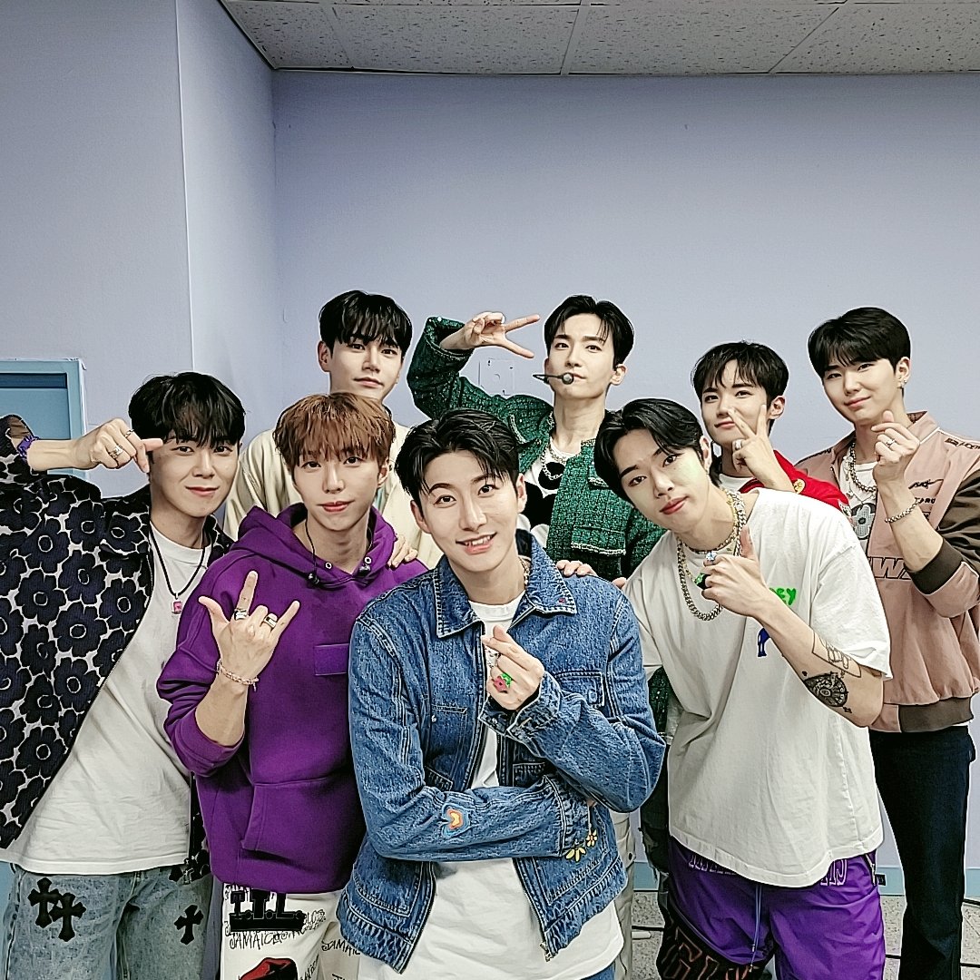 dna_enter's tweet photo. 이제 몇분 안남았네요~~
SIMPLYKPOP CON-TOUR 많은 시청과
많은 응원 부탁드립니다!
➡️https://t.co/JvCANcwD3Q
#GreatGuys #멋진녀석들
#靑春記錄 #第1話_緣 #recordofyouth #destiny #LUVLUVLUV #럽럽럽 #그레이스사랑해 #Grace_I_love_you #grace愛してる #amplify02 https://t.co/NdSqiq7prv