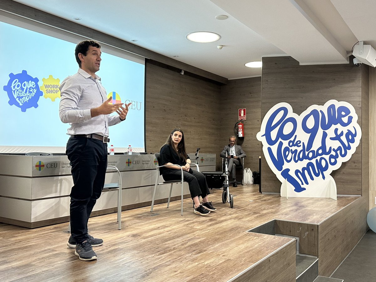 Miriam Fernández nos ha sorprendido en nuestro ‘LQDVI Day’ del #CEUSummerExperience con un taller de comunicación con el actor, director y formador en habilidades sociales Xabier Olza.