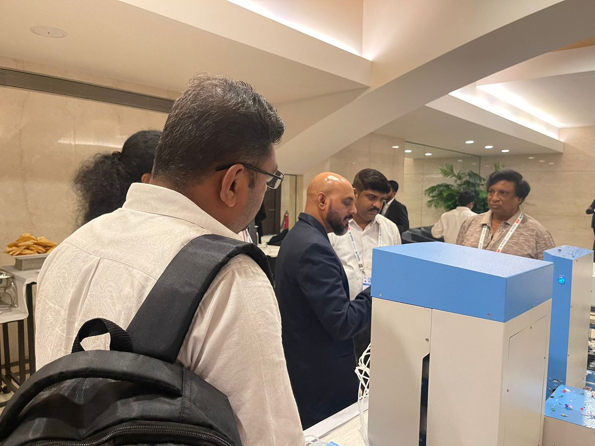 Laipl's tweet photo. Labindia Analytical proudly announces the launch of USP Apparatus 4 at Disso India 2023 organized by the Society for Pharmaceutical Dissolution Science (SPDS) presided by Dr. Rupesh Kelaskar from FDC
#labindia #USP #Apparatus #Apparatus4 #dissoindia #lab #FDC #productlaunch https://t.co/p8bIZwQClu
