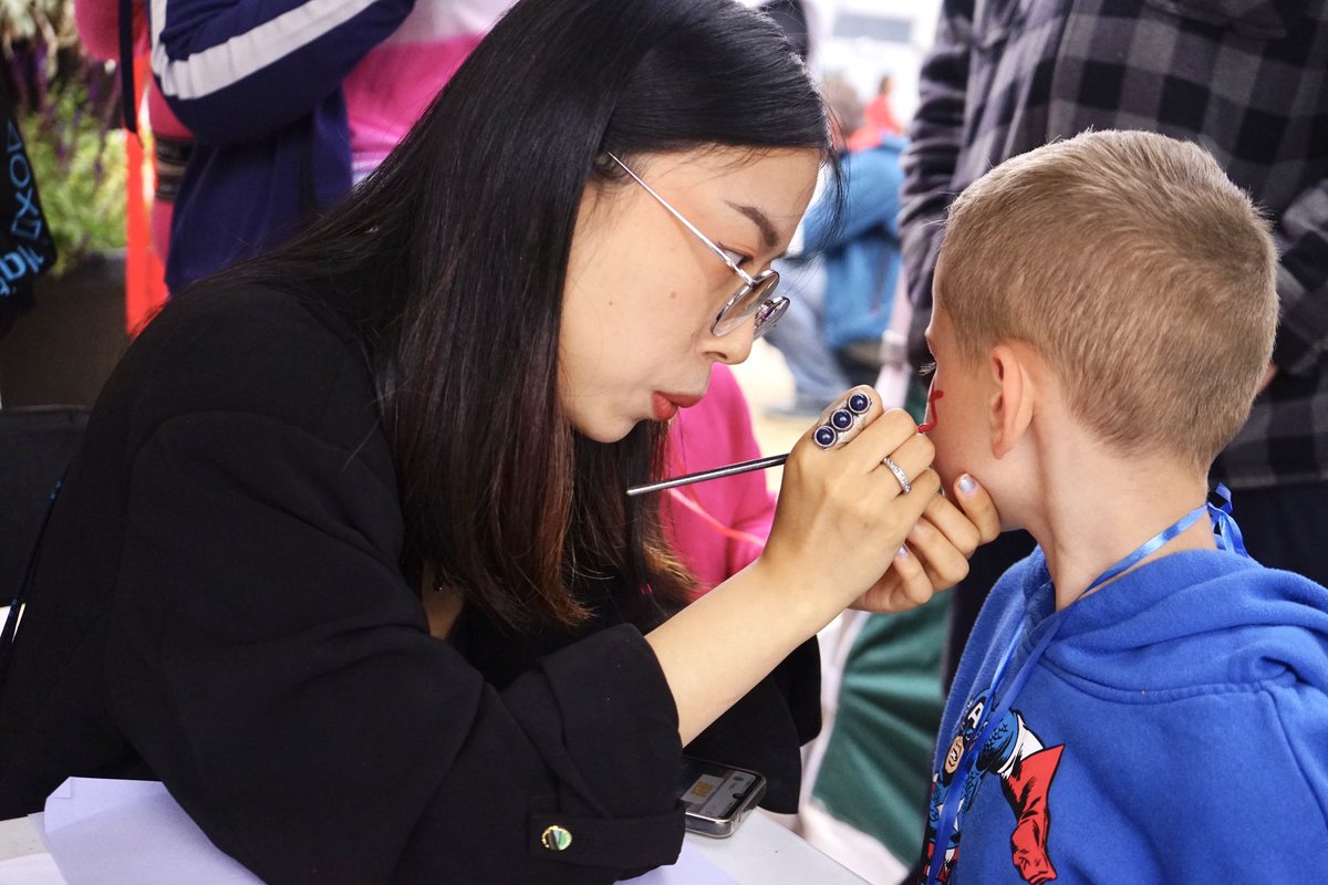 instituteucc's tweet image. Our interactive workshops on paper-cutting, face painting,and calligraphy were a hit too! 🎨✍️🖌️
Thanks to all the organizers, volunteers, and attendees for making this event incredible. 🌍❤️
#BantryCulturalFestival #TraditionalArts #CommunityEvent