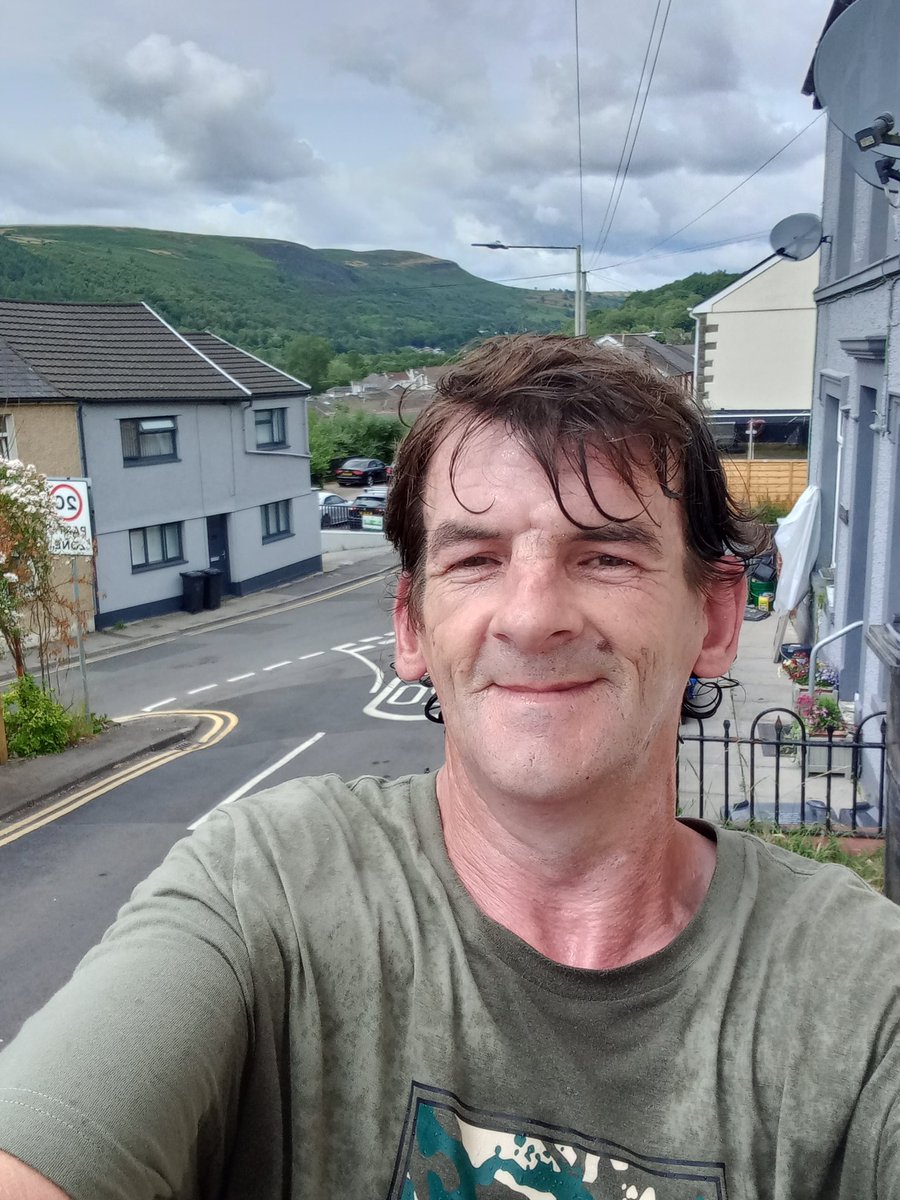 11:02am Good morning and happy new week super fab Tweeters, I just got back from another unscheduled jog, it's my fastest to date but I'm not timing as such until I give up smoking, only then will it BEGIN, there's a REASON why I started this, have a fantastic day love xxTyxx 🏴󠁧󠁢󠁷󠁬󠁳󠁿x
