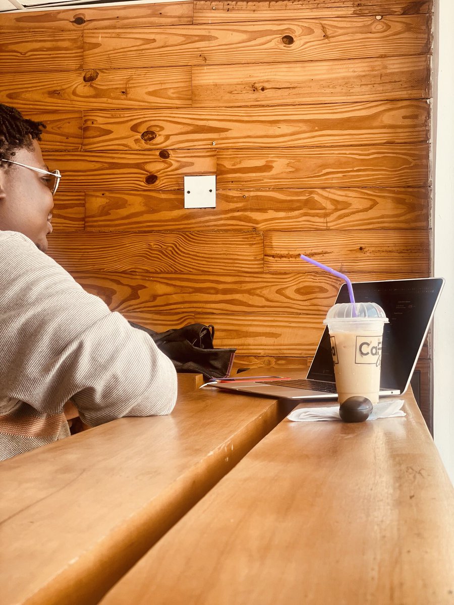 TCMBuzz's tweet photo. Great things never come from comfort zones. Roll up your sleeves and embrace the grind⚡️#CaFFaCulture
#workday #work #motivation #love #mondaymotivation #hardwork #CaFFaCommunity https://t.co/jhXNEFLLyd