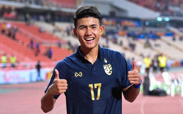 🔵 Tayland milli takımının forveti Suphanat Mueanta, yeni kulübü Leicester City'ye katılmak için bu Pazartesi İngiltere'ye uçacak. [@ta_lao19]