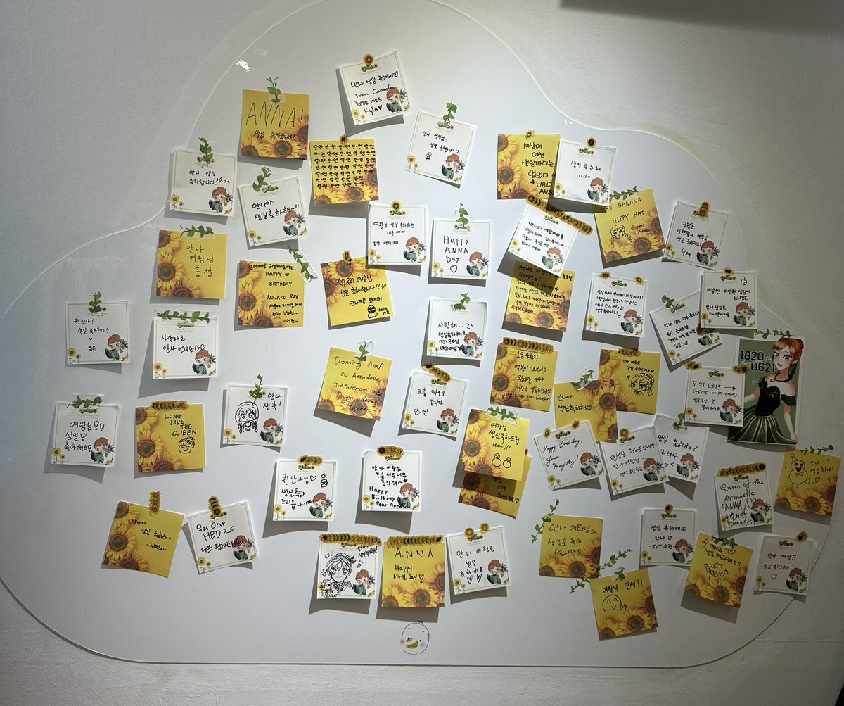 유니콘인 줄 알았던 엘산나 세트도 직접 눈으로 보고 나눔도 받고 같이 생일 축하 노래도 부르고 케이크도 자르고 다 너무 감동적이고 즐거웠습니다.
이렇게 오프 생카에 가본 건 처음이었는데 너무 즐거운 추억이 되었어요
주최자님 스탭님들 다 너무 감사하고 너무 고생하셨습니다.