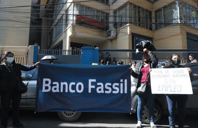 BoliviaLive's tweet photo. Ponen a la venta siete inmuebles del Banco Fassil https://t.co/nJqzx8oiuJ https://t.co/hV8J0mwwKl