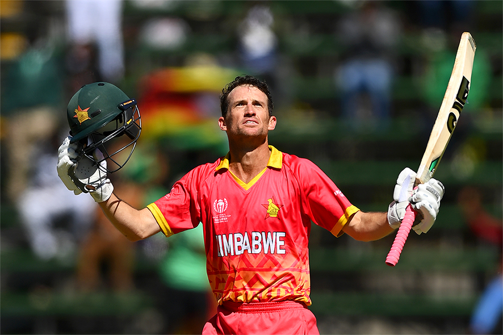 Sean Williams showing no signs of slowing down! 

Zimbabwe are 342/3 after 45 overs (Williams 160*, Burl 18*)

📝: bit.ly/3NM1Qnb

#ZIMvUSA | #CWC23