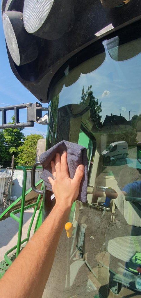 AlexisLeherle's tweet image. Derniers préparatifs avant de commencer la #Moisson2023 cet après-midi 😊
#FrAgTw