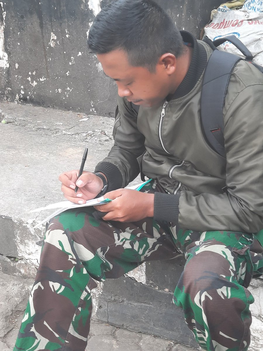 embem_ai's tweet photo. Hati" sma oknum TNI yg satu ini.
PENIPU!
Uang saya tdk kembali bertahun". Proses kekeluargaan, datang ke tmpt dinas, saya urus ke POM juga berkas tdk naik, kasus berhenti begitu saja tdk ada info untuk mediasi. Tolong yg sperti ini yg merusak kedinasan!!
#TNI #BapakPanglimaTNI https://t.co/DnqEaHm7vx