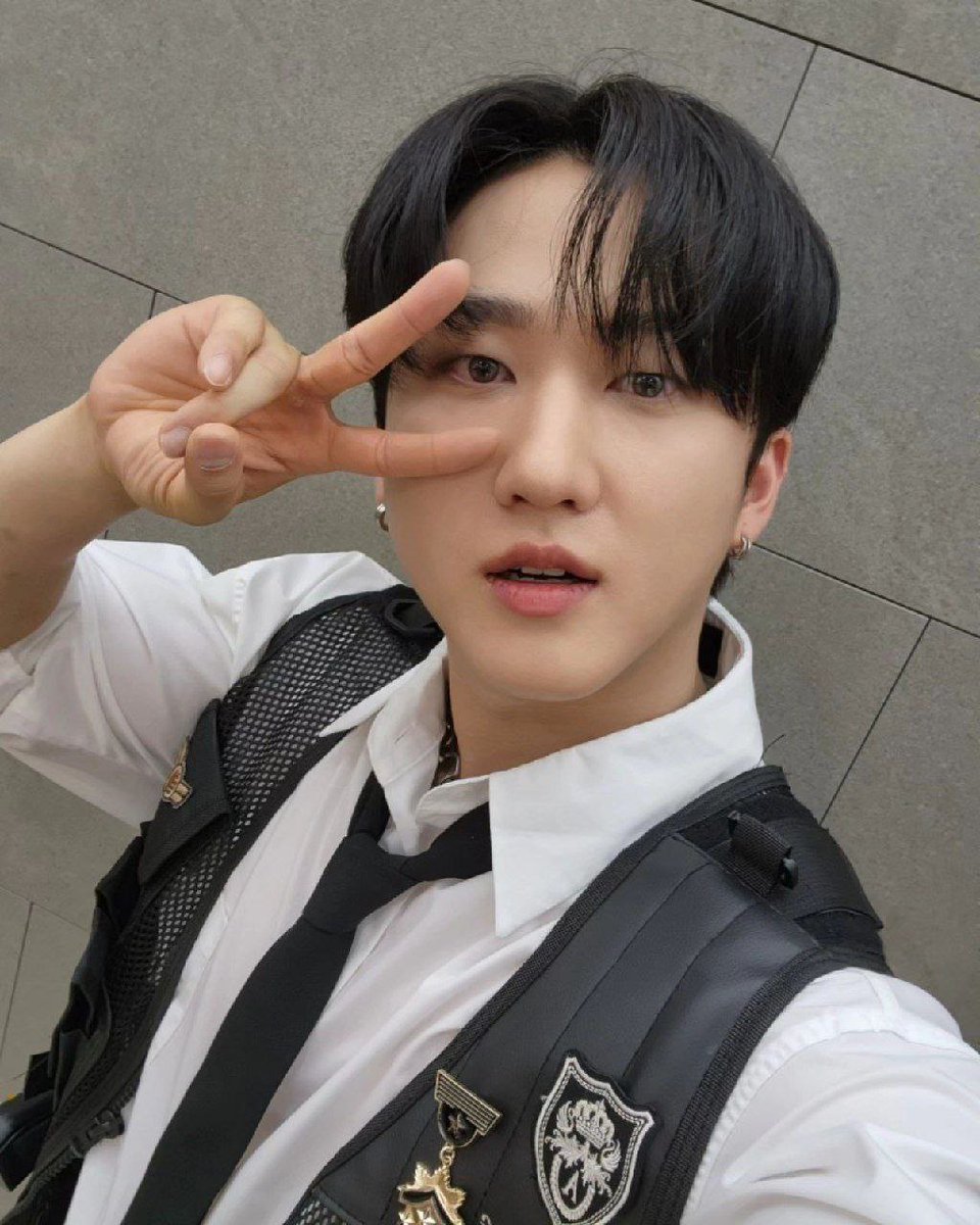 StrayKids__UA's tweet photo. 📸| Оновлення в Instagram realstraykids:
.
.
БініCore><
#straykids #stay #🐖🐇 #MuCoremc
.
.
#instayUpdate #StrayKidsUkraine #Changbin #스트레이키즈 #СтрейКідс https://t.co/QwcoqaHXCS