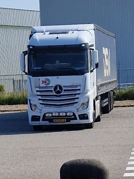 MartinSchaap3's tweet photo. Mijn laatste week als chauffeur is ingegaan. Volgende week begin ik met een nieuwe uitdaging bij een nieuwe werkgever. #benenblijfchauffeur #inhartennieren maar soms moet je keuzes maken. Ik heb 25 jaar gereden met plezier, veel gezien, veel meegemaakt. Nationaal, internationaal https://t.co/Ax3PrDae0J