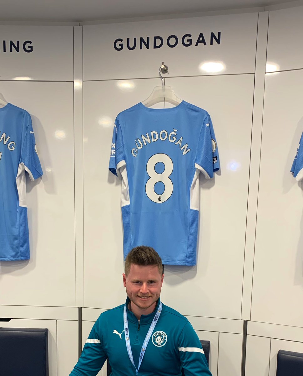 Sambojames0's tweet photo. Thanks for everything Gundo 💙 @IlkayGuendogan https://t.co/CkDPlk43yt