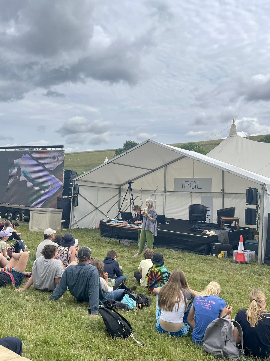 Angela McAllistair and Chiara Fedele introduce the children to the world of archaeology during Victorian times, using the mediums of storytelling and watercolour painting.

#cvhf #amazinghistory