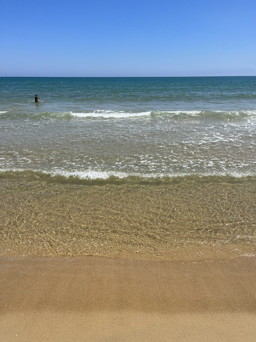 ljjv25's tweet photo. Regardez moi cette eau et cette couleur. En plus c’est une des plages les moins bien d’ #Annaba 🥰 https://t.co/MXg8KMdER8