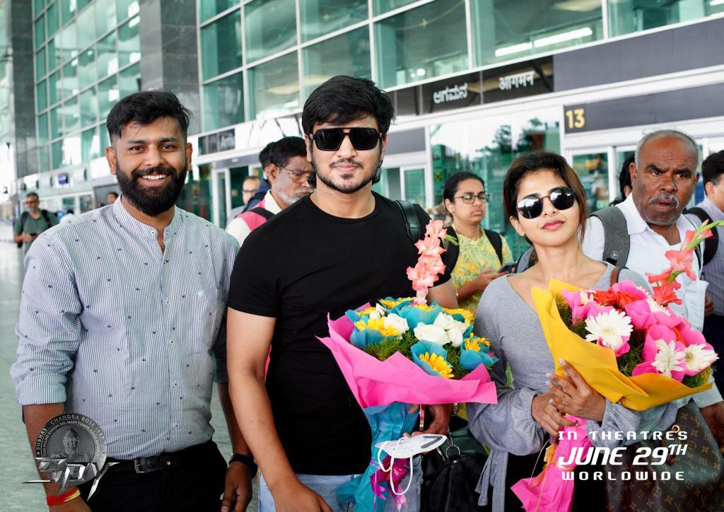 SSMusicTweet's tweet photo. Team #SPY is off to Bengaluru for an exciting promotional campaign, followed by a heartwarming welcome from the city ❤️‍🔥

Watch #SPYTrailer ▶️ https://t.co/DRDlo3RNXv

Blazing worldwide on June 29th 🔥

@actor_Nikhil @Ishmenon @Garrybh88 @tej_uppalapati @anerudhp #Edentertainment https://t.co/3mR7W91ufT