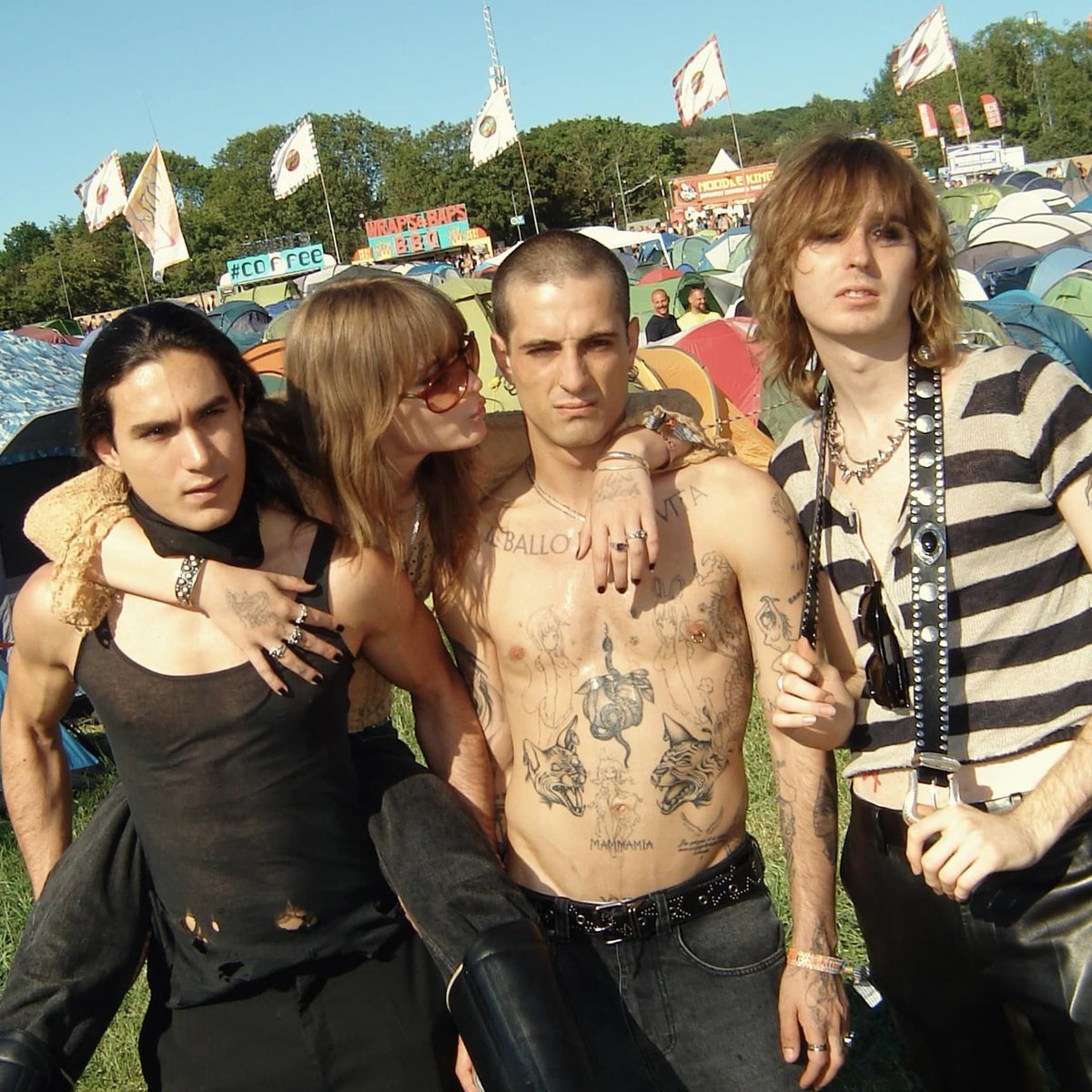 ManeskinFanfic1's tweet photo. #maneskin #festival #glastonbury2023 https://t.co/GQAKT2R9Er