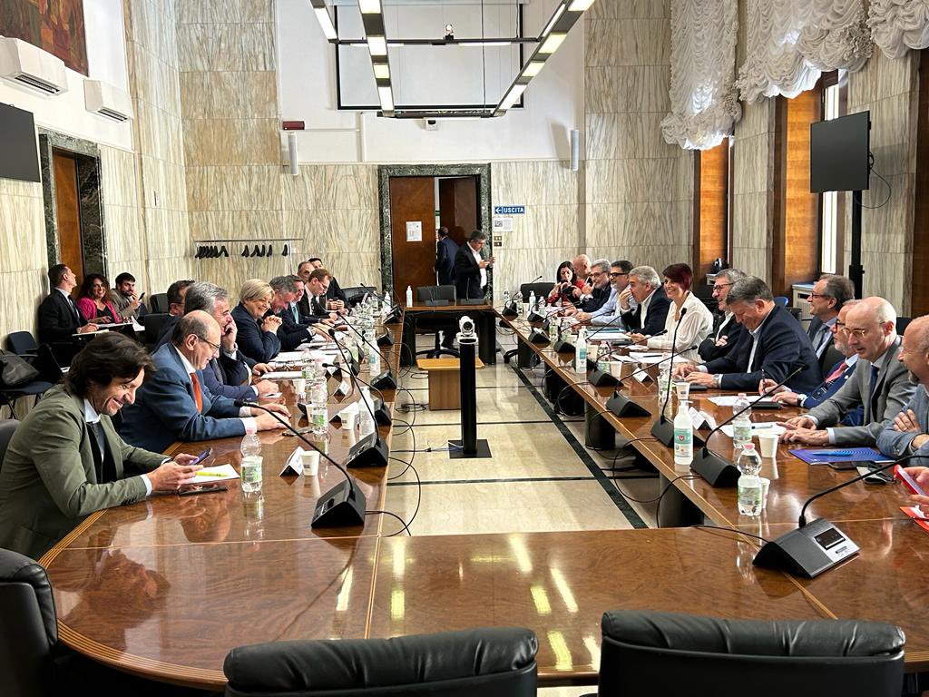 Iniziato al ministero del lavoro l’incontro tra il governo e le organizzazioni sindacali sul tema della riforma della previdenza. Per la Cisl sono presenti il leader della Cisl #LuigiSbarra, il segretario confederale #IgnazioGanga, il segretario generale della <a href="/FnpCisl/">Fnp Cisl</a> @e_didone