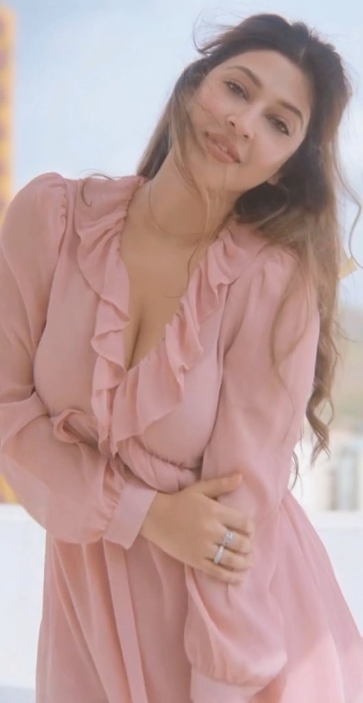 FziskpLaIAEKilu?format=jpg&name=medium