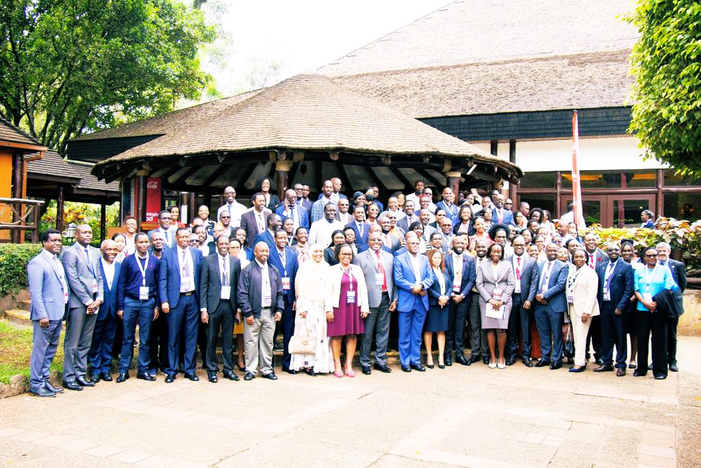 Capturing the spirit of collaboration and shared commitment! Here's a group photo of the esteemed delegates at the #HealthFinancialDialogueKE. Together, we are working towards strengthening health financing and achieving Universal Health Coverage. #HealthFinancingDialogueKE