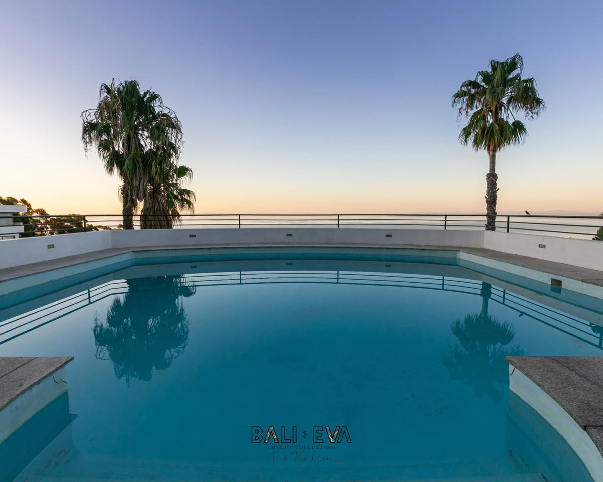 Dive into comfort at Bali & Eva Fresnaye. Our swimming pool, seamlessly integrating with the spacious patio and lounge, offers a refreshing escape with panoramic ocean views. #PoolsideParadise #BaliAndEvaFresnaye #SwimWithAView #TravelCapeTown