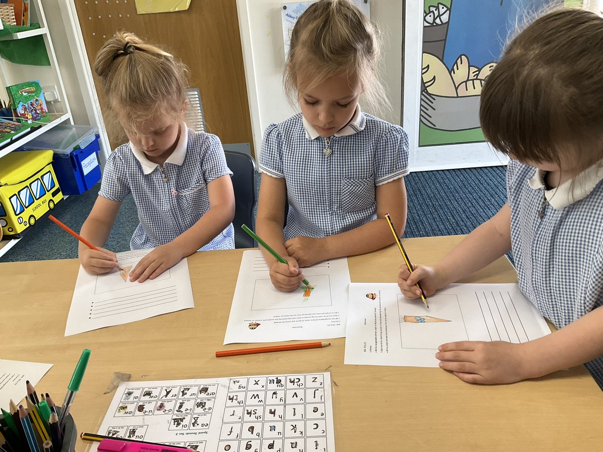 AbbeyPrimary's tweet image. #rec have spotted a problem, an Evil Pea has escaped in reception. Don’t worry though they are designing their own superhero veggies to solve the problem! #wellcomm #writing