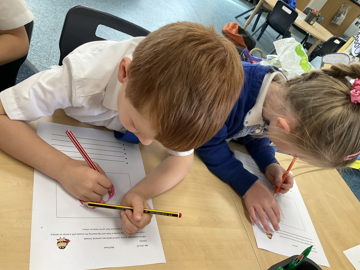AbbeyPrimary's tweet image. #rec have spotted a problem, an Evil Pea has escaped in reception. Don’t worry though they are designing their own superhero veggies to solve the problem! #wellcomm #writing