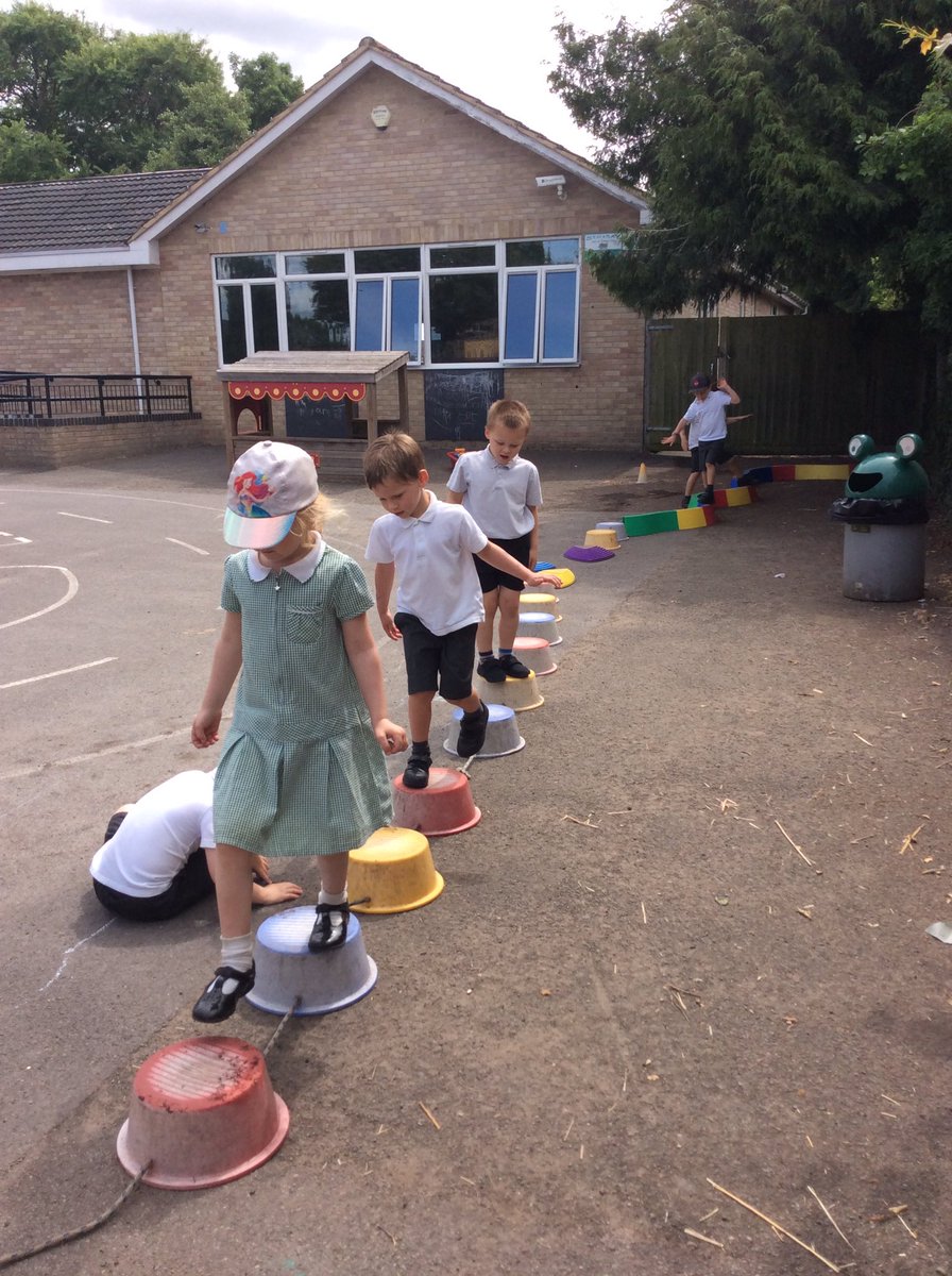 EyfsLakeside's tweet photo. Obstacle fun this morning outside! https://t.co/jQ03HggROx