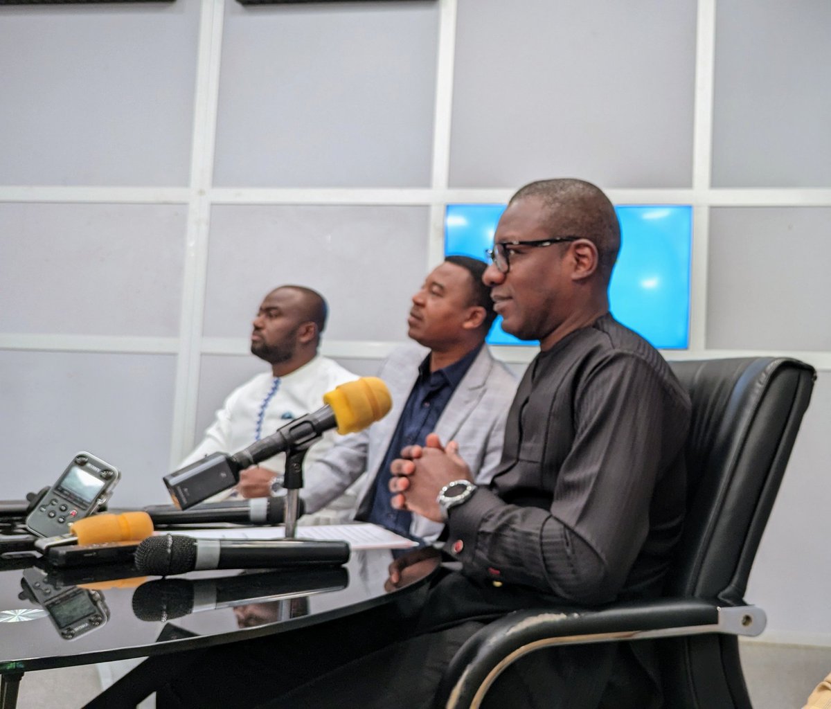 AphtalC's tweet photo. #Togo

📍TVT

Cérémonie de dévoilement du nouveau #logo de la télévision nationale.

Plaisante expérience, comme membre du Jury de Sélection, à l'issu du concours.

Bravo au soumissionnaire gagnant !

#Team228 #Tgtwittos #Tginfo https://t.co/0ylPcw6xx2