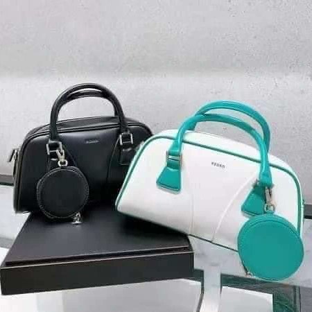 Catalogo360's tweet photo. CHARLES &amp; KEITH 👜
• Factory Pull out Bags and wallet
• Includes : Tag, Dustbag &amp; Paperbag.

Happy Shopping🛒

#OnlineShop #legitseller #bagseller #onlinestore #fypシ #smallbusiness https://t.co/4K1RRxrtQi