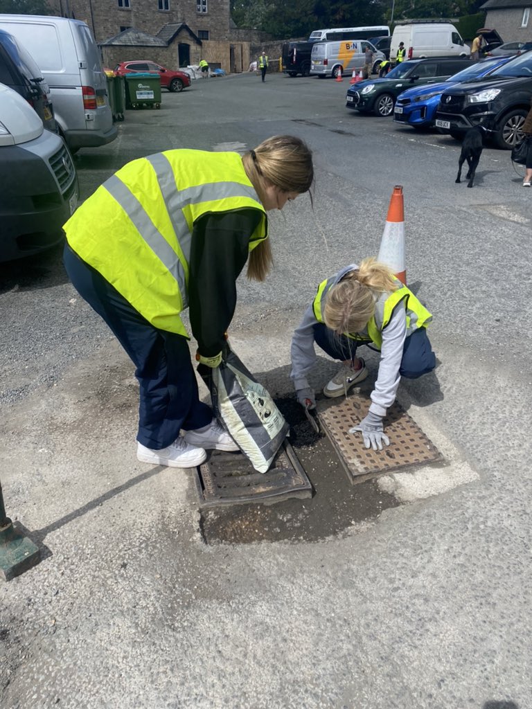 Sedbergh_MFL's tweet photo. Sofía and Philli helping the Sedbergh community by filling potholes #challengeweek2023 @Lupton_Sedbergh @Carus_Sedbergh https://t.co/VCiONbIXXj