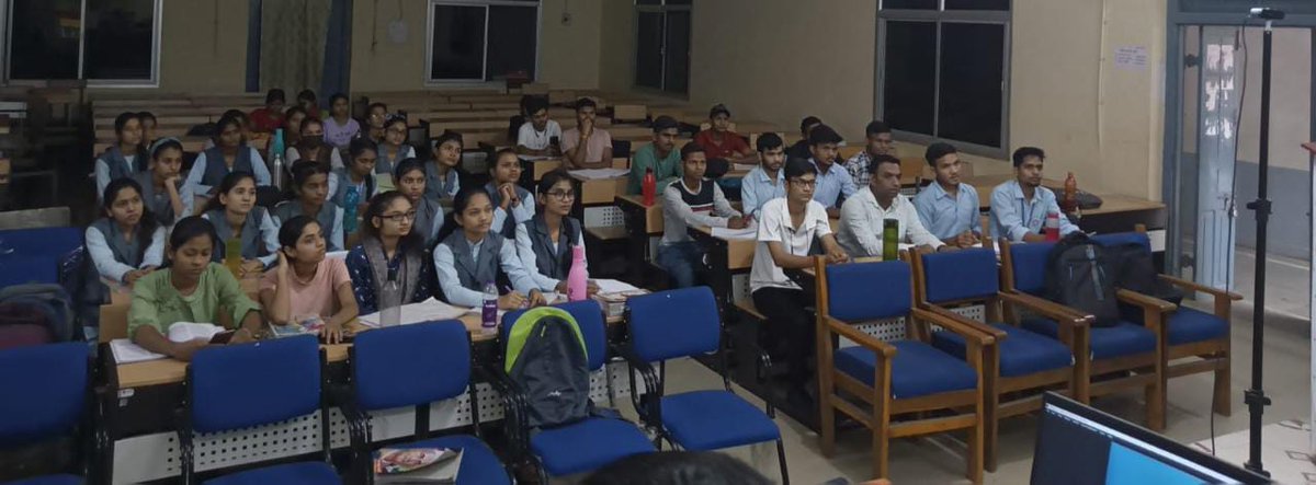 collectorbalagh's tweet photo. एसडीएम सुश्री कामिनी ठाकुर ने समझाए नीति निर्देशक तत्व
बालाघाट 26 जून 2023
एसडीएम वारासिवनी सुश्री कामिनी ठाकुर ने नीति निर्देशक तत्व पर शासकीय जटाशंकर त्रिवेदी महाविद्यालय पर सुबह 8 बजे से लेक्चर‌‌ दिया।
@CMMadhyaPradesh @JansamparkMP https://t.co/Ug2JsDiaj2