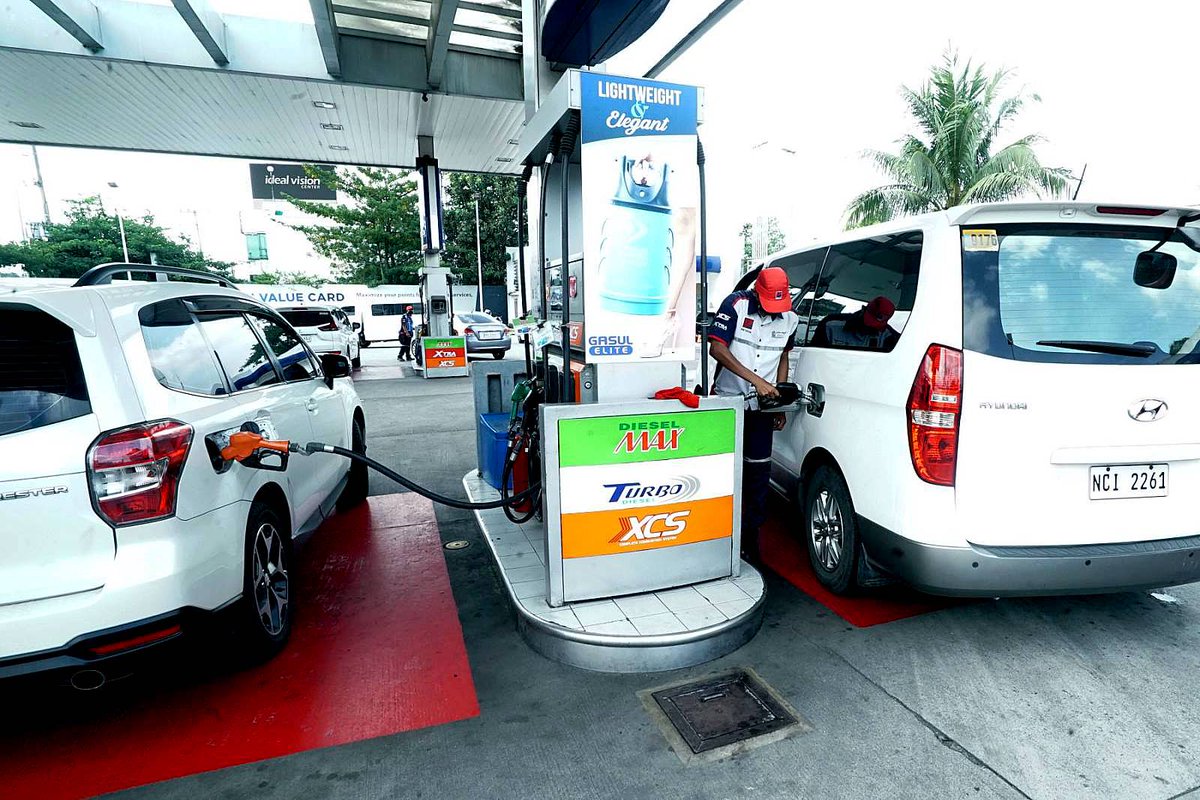 Philippine News Agency on Twitter "PRICE HIKE LOOMS. Motorists queue
