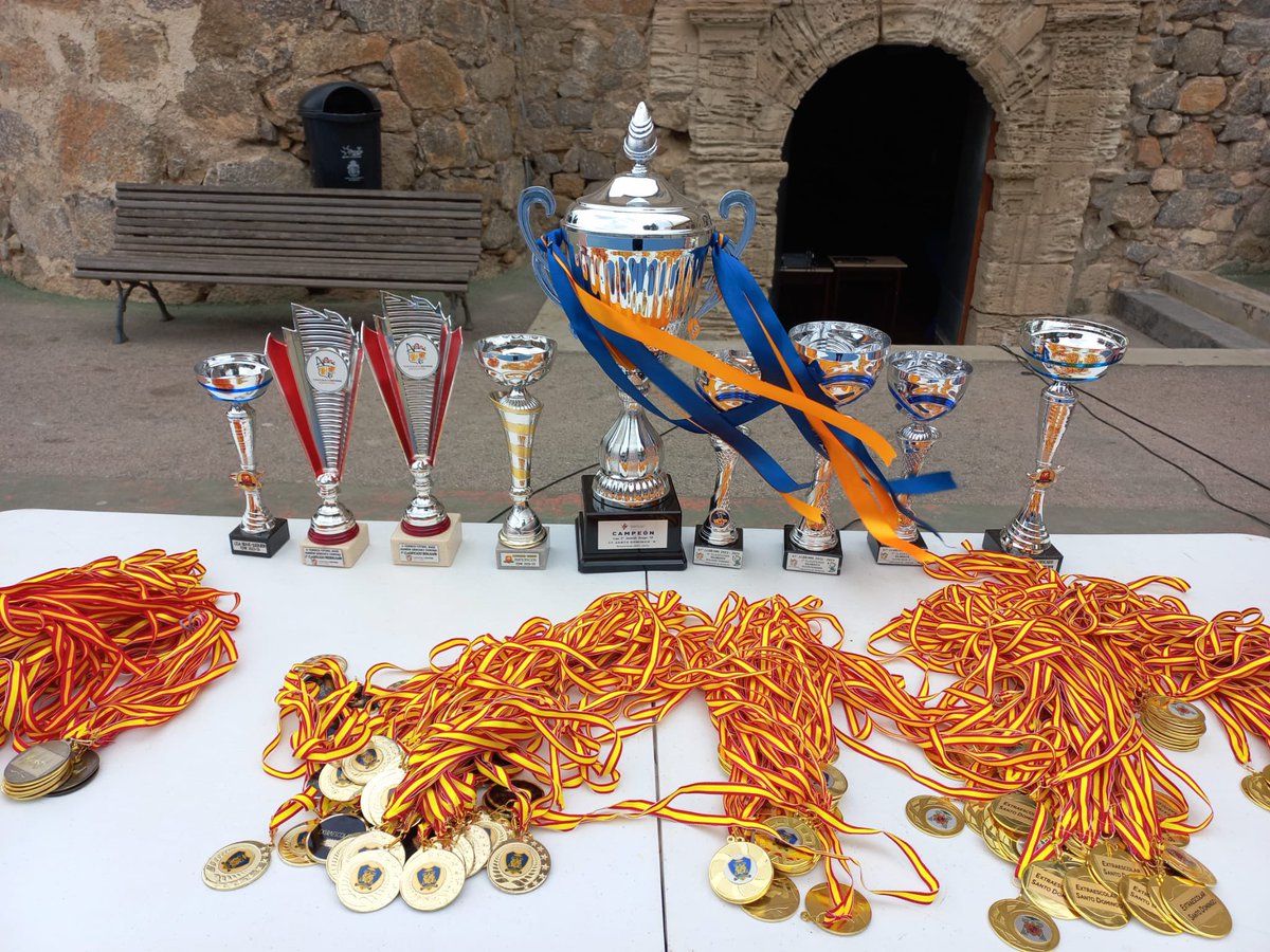 🏅CLAUSURA ACTIVIDADES EXTRAESCOLARES SANTO DOMINGO 2022-23!🏅
Broche final a las actividades extraescolares ofertadas en este curso. 
Agradecer a todos los alumnos su participación así como a sus familias por confiar en nosotros. 
¡El próximo curso, más y mejor!